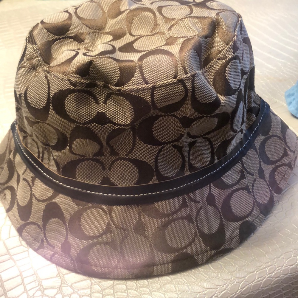 Coach bucket hat with signature C medium large